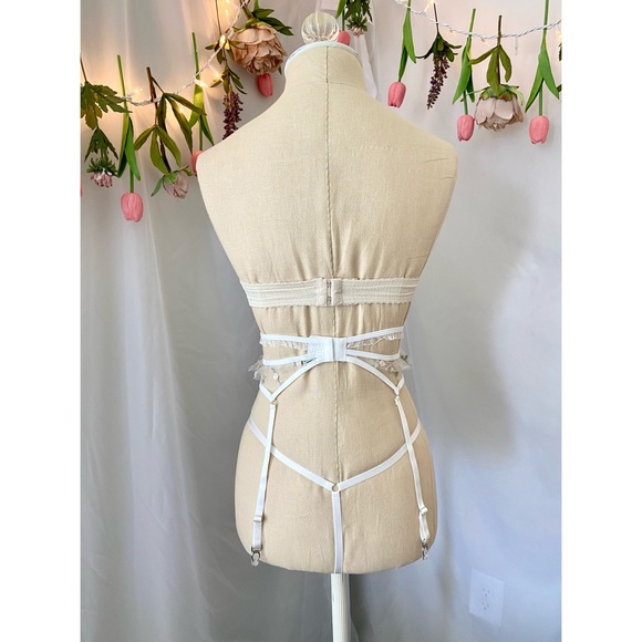 ❣️Sold❣️Floral Garter Belt & Thong Set - Picture 4 of 11